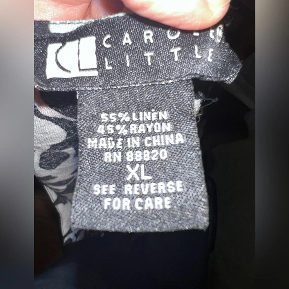 Carol Little Women's V Neck Top Bronze Button Embellishments Sz XL Blk/Wht/Pink - Picture 5 of 5